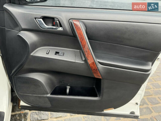 Белый Тойота Хайлендер, объемом двигателя 3.46 л и пробегом 200 тыс. км за 14999 $, фото 62 на Automoto.ua