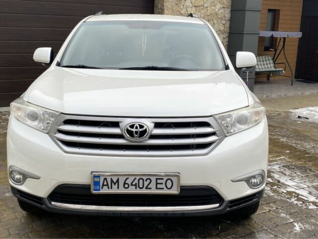Белый Тойота Хайлендер, объемом двигателя 3.5 л и пробегом 185 тыс. км за 17800 $, фото 1 на Automoto.ua