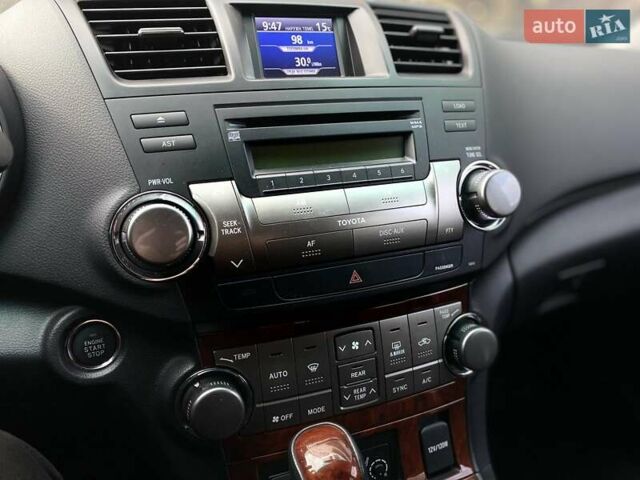 Белый Тойота Хайлендер, объемом двигателя 3.46 л и пробегом 28 тыс. км за 25622 $, фото 17 на Automoto.ua