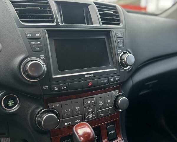 Белый Тойота Хайлендер, объемом двигателя 3.46 л и пробегом 199 тыс. км за 18000 $, фото 25 на Automoto.ua