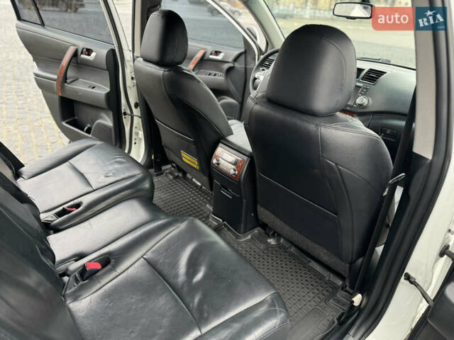 Белый Тойота Хайлендер, объемом двигателя 3.46 л и пробегом 200 тыс. км за 14999 $, фото 61 на Automoto.ua