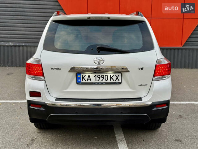 Білий Тойота Хайлендер, об'ємом двигуна 3.46 л та пробігом 175 тис. км за 16100 $, фото 19 на Automoto.ua