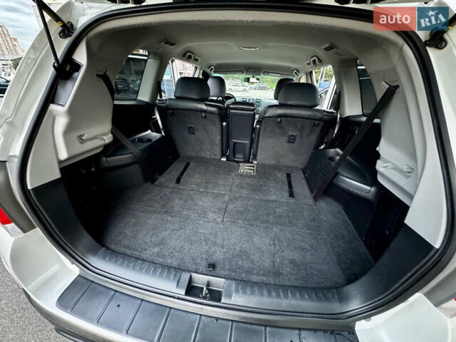 Білий Тойота Хайлендер, об'ємом двигуна 3.46 л та пробігом 175 тис. км за 16500 $, фото 25 на Automoto.ua