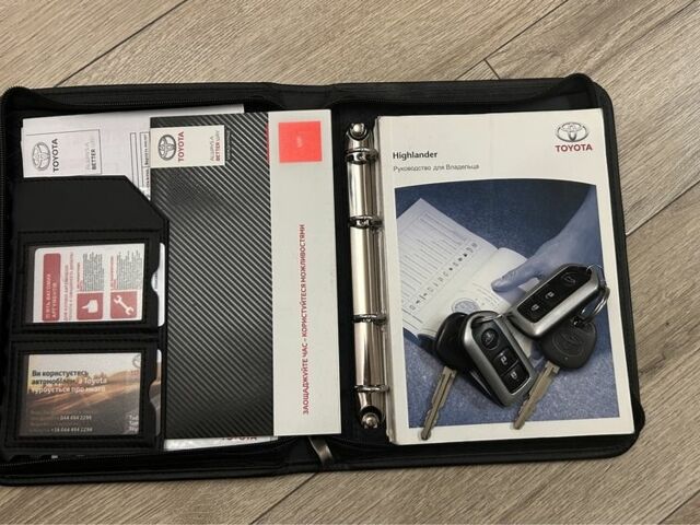 Белый Тойота Хайлендер, объемом двигателя 3.5 л и пробегом 185 тыс. км за 17800 $, фото 6 на Automoto.ua