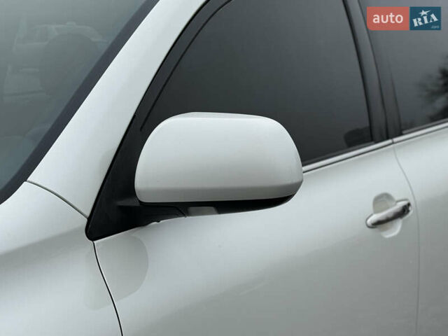 Белый Тойота Хайлендер, объемом двигателя 3.46 л и пробегом 200 тыс. км за 14999 $, фото 40 на Automoto.ua