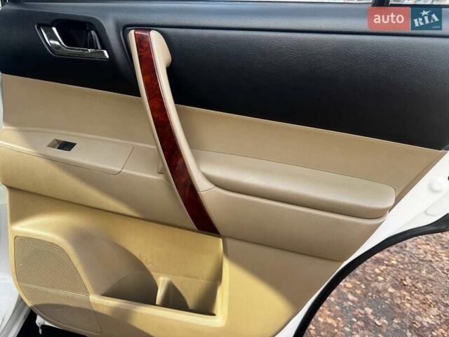 Белый Тойота Хайлендер, объемом двигателя 3.46 л и пробегом 207 тыс. км за 16850 $, фото 29 на Automoto.ua