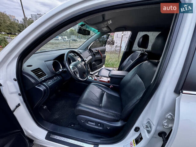 Білий Тойота Хайлендер, об'ємом двигуна 3.46 л та пробігом 175 тис. км за 16500 $, фото 31 на Automoto.ua