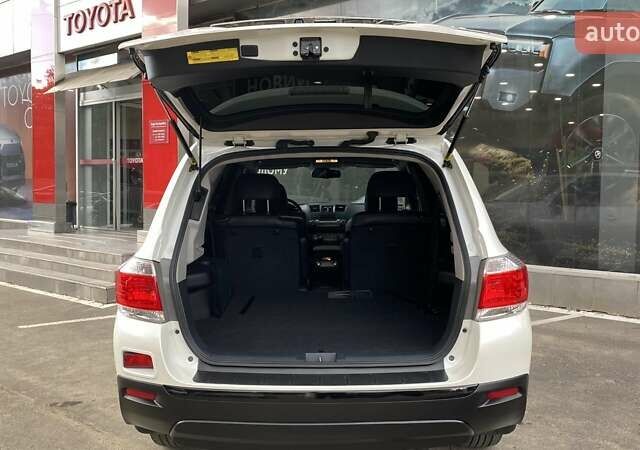 Белый Тойота Хайлендер, объемом двигателя 3.46 л и пробегом 28 тыс. км за 25622 $, фото 13 на Automoto.ua
