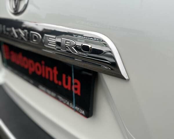 Белый Тойота Хайлендер, объемом двигателя 3.46 л и пробегом 199 тыс. км за 18000 $, фото 9 на Automoto.ua