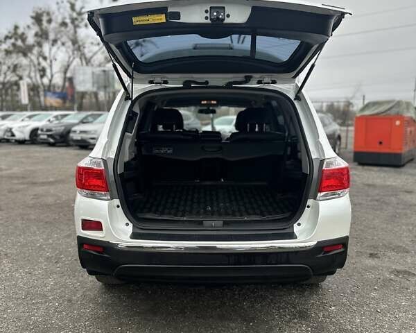 Белый Тойота Хайлендер, объемом двигателя 3.46 л и пробегом 199 тыс. км за 18000 $, фото 11 на Automoto.ua