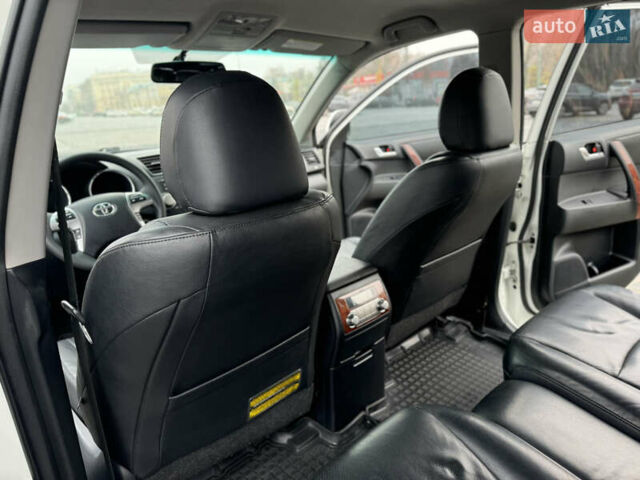 Белый Тойота Хайлендер, объемом двигателя 3.46 л и пробегом 200 тыс. км за 14999 $, фото 58 на Automoto.ua