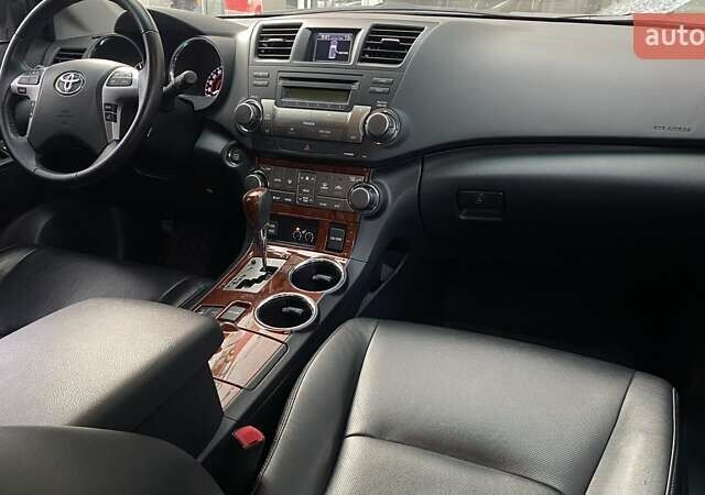 Белый Тойота Хайлендер, объемом двигателя 3.46 л и пробегом 28 тыс. км за 25622 $, фото 12 на Automoto.ua