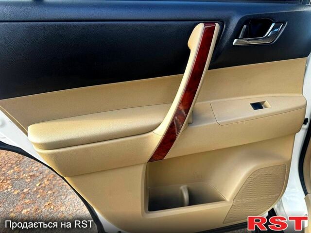 Білий Тойота Хайлендер, об'ємом двигуна 3.5 л та пробігом 207 тис. км за 16850 $, фото 8 на Automoto.ua