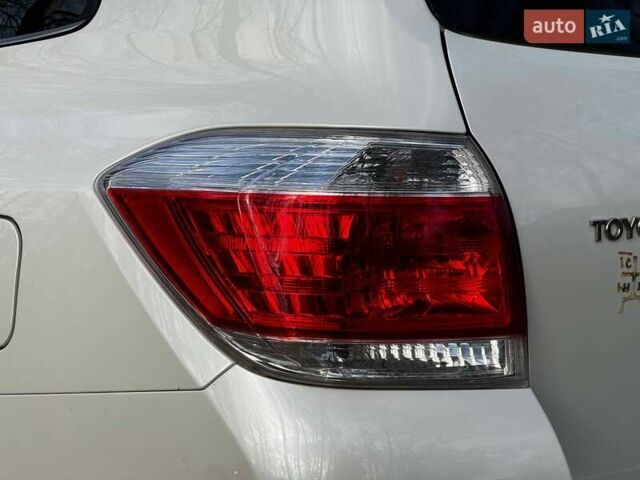 Белый Тойота Хайлендер, объемом двигателя 3.46 л и пробегом 207 тыс. км за 16850 $, фото 16 на Automoto.ua