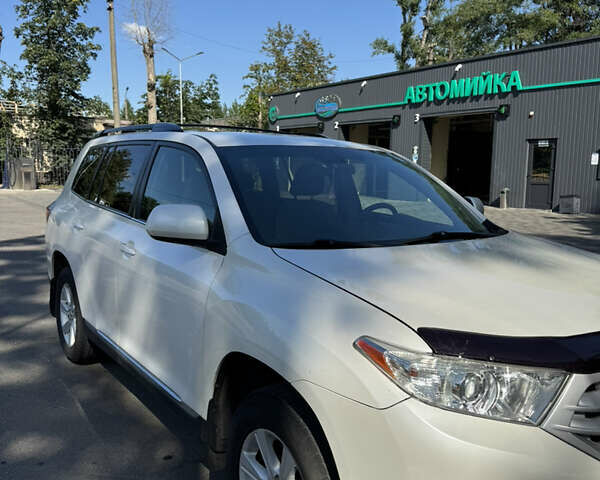 Белый Тойота Хайлендер, объемом двигателя 3.46 л и пробегом 200 тыс. км за 16000 $, фото 2 на Automoto.ua