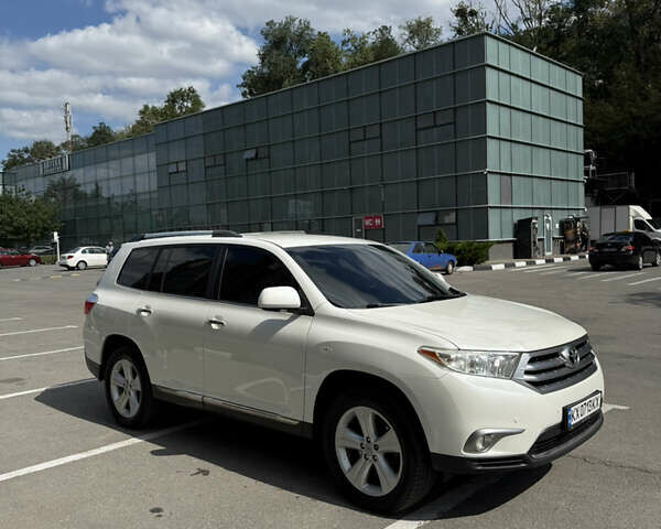 Белый Тойота Хайлендер, объемом двигателя 3.46 л и пробегом 240 тыс. км за 17000 $, фото 4 на Automoto.ua