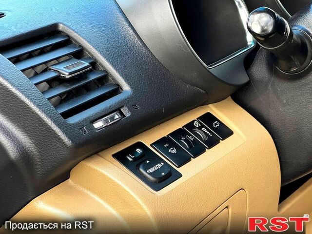 Білий Тойота Хайлендер, об'ємом двигуна 3.5 л та пробігом 207 тис. км за 16850 $, фото 6 на Automoto.ua