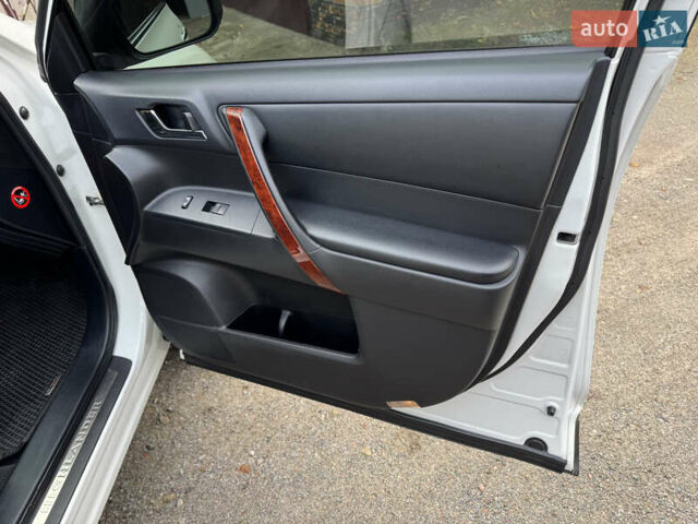 Белый Тойота Хайлендер, объемом двигателя 3.46 л и пробегом 172 тыс. км за 22000 $, фото 33 на Automoto.ua