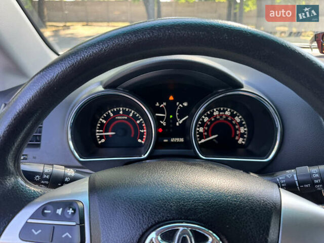 Белый Тойота Хайлендер, объемом двигателя 3.46 л и пробегом 200 тыс. км за 16000 $, фото 7 на Automoto.ua