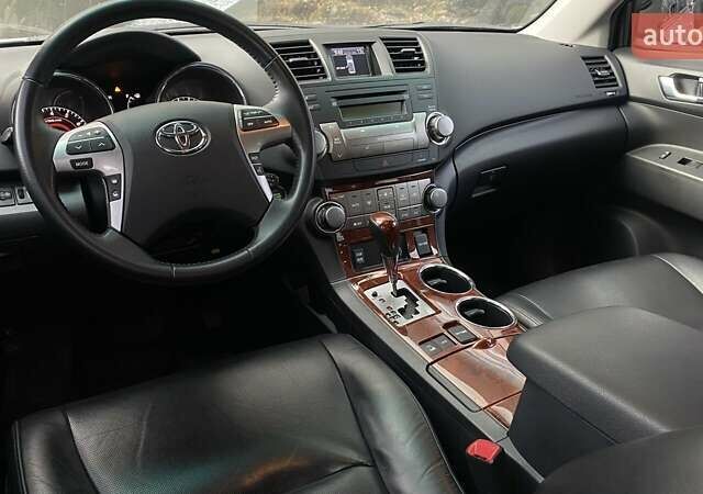 Белый Тойота Хайлендер, объемом двигателя 3.46 л и пробегом 28 тыс. км за 25622 $, фото 11 на Automoto.ua