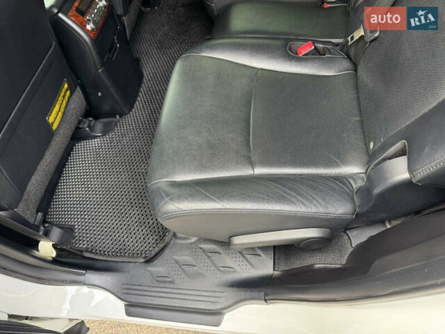 Белый Тойота Хайлендер, объемом двигателя 3.46 л и пробегом 172 тыс. км за 22000 $, фото 21 на Automoto.ua