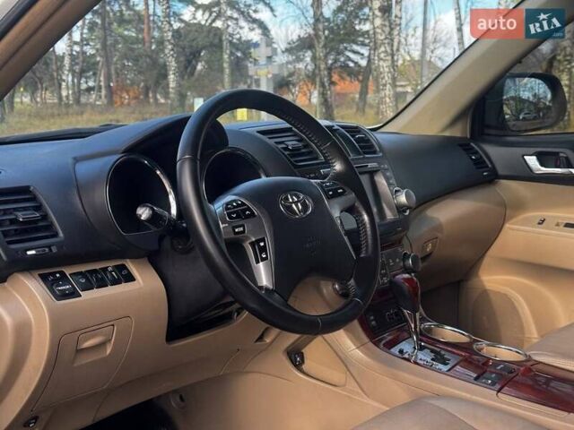 Белый Тойота Хайлендер, объемом двигателя 3.46 л и пробегом 207 тыс. км за 16850 $, фото 19 на Automoto.ua
