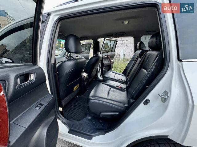 Білий Тойота Хайлендер, об'ємом двигуна 3.46 л та пробігом 175 тис. км за 16500 $, фото 24 на Automoto.ua