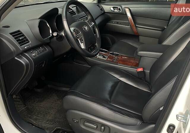 Белый Тойота Хайлендер, объемом двигателя 3.46 л и пробегом 28 тыс. км за 25622 $, фото 6 на Automoto.ua