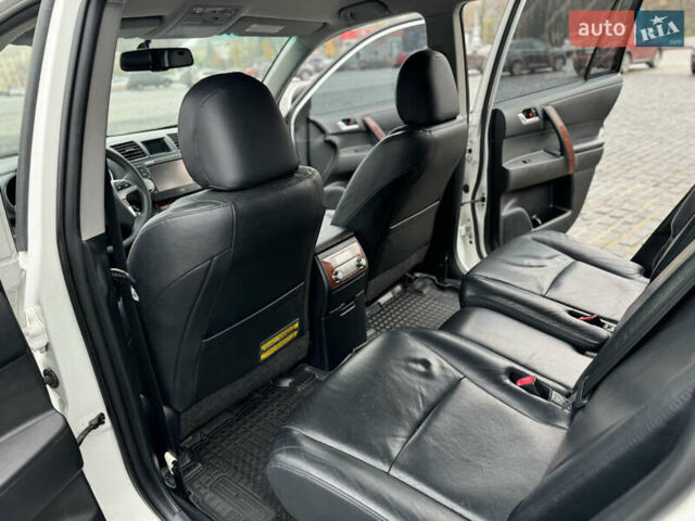 Белый Тойота Хайлендер, объемом двигателя 3.46 л и пробегом 200 тыс. км за 14999 $, фото 57 на Automoto.ua