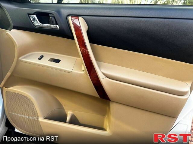 Білий Тойота Хайлендер, об'ємом двигуна 3.5 л та пробігом 207 тис. км за 16850 $, фото 9 на Automoto.ua