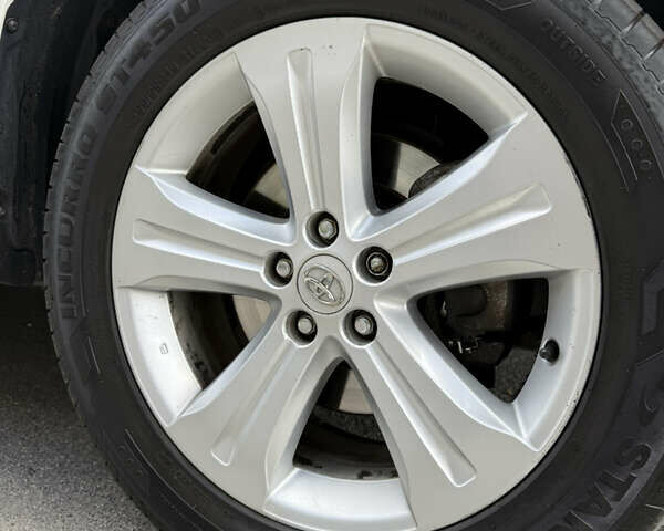 Белый Тойота Хайлендер, объемом двигателя 3.46 л и пробегом 240 тыс. км за 17000 $, фото 7 на Automoto.ua