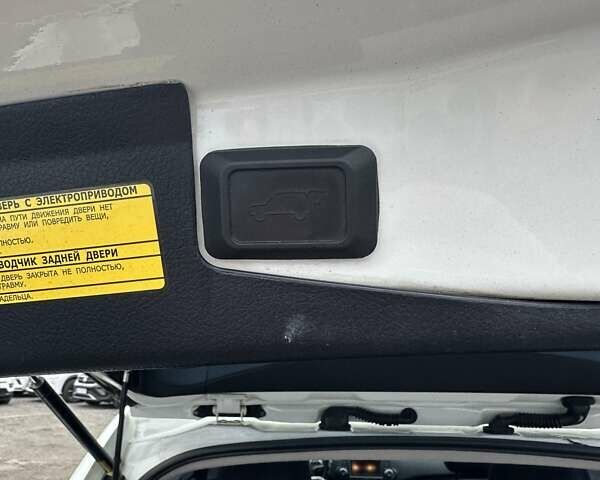 Белый Тойота Хайлендер, объемом двигателя 3.46 л и пробегом 199 тыс. км за 18000 $, фото 13 на Automoto.ua