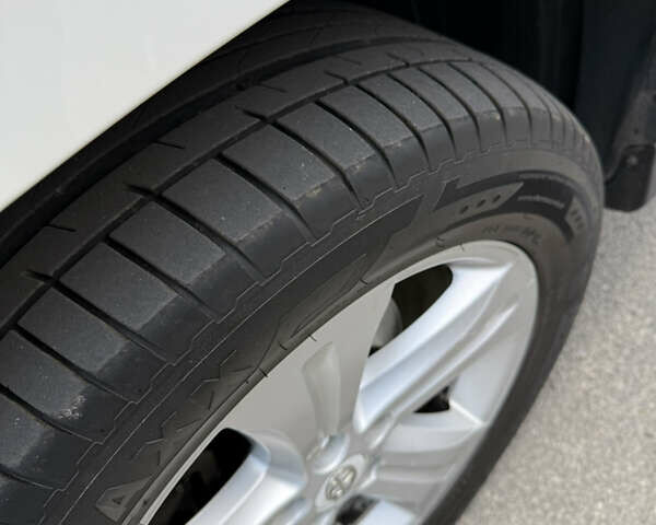 Белый Тойота Хайлендер, объемом двигателя 3.46 л и пробегом 240 тыс. км за 17000 $, фото 9 на Automoto.ua