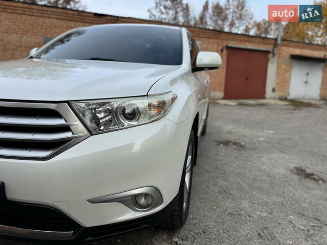 Белый Тойота Хайлендер, объемом двигателя 3.46 л и пробегом 172 тыс. км за 22000 $, фото 5 на Automoto.ua