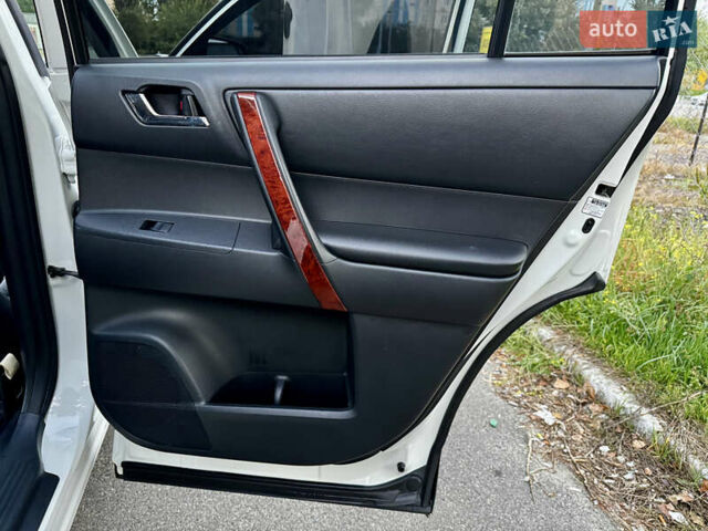 Білий Тойота Хайлендер, об'ємом двигуна 3.46 л та пробігом 175 тис. км за 16500 $, фото 26 на Automoto.ua