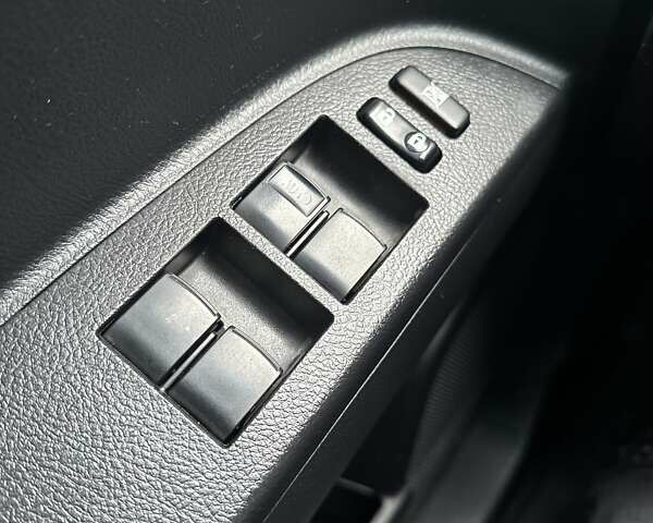 Белый Тойота Хайлендер, объемом двигателя 3.46 л и пробегом 199 тыс. км за 18000 $, фото 27 на Automoto.ua