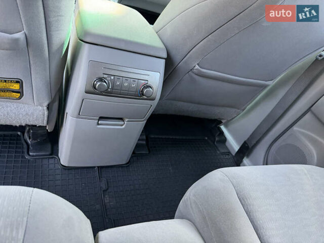 Белый Тойота Хайлендер, объемом двигателя 3.46 л и пробегом 200 тыс. км за 16000 $, фото 8 на Automoto.ua