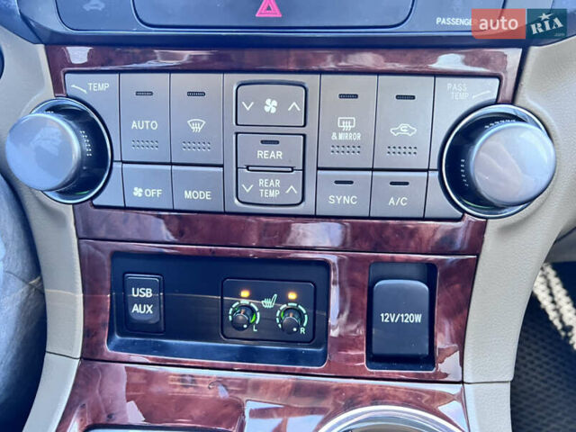 Белый Тойота Хайлендер, объемом двигателя 3.5 л и пробегом 168 тыс. км за 20500 $, фото 16 на Automoto.ua