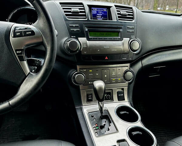 Белый Тойота Хайлендер, объемом двигателя 3.5 л и пробегом 199 тыс. км за 16800 $, фото 9 на Automoto.ua