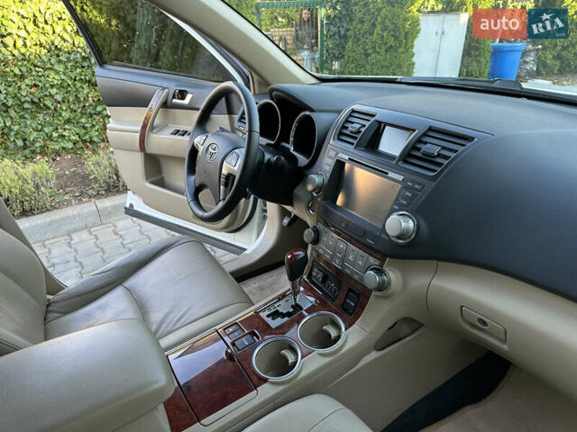 Белый Тойота Хайлендер, объемом двигателя 3.46 л и пробегом 161 тыс. км за 19900 $, фото 56 на Automoto.ua