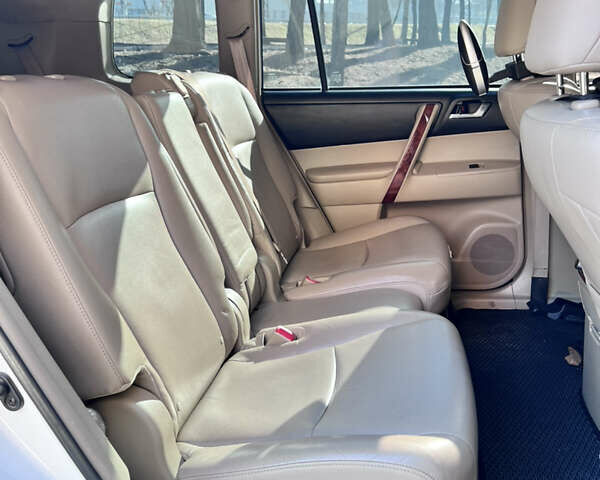 Белый Тойота Хайлендер, объемом двигателя 3.5 л и пробегом 168 тыс. км за 20500 $, фото 14 на Automoto.ua