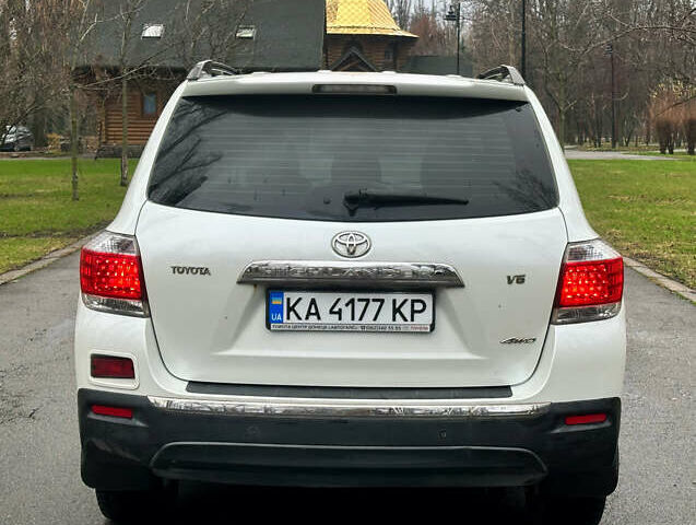 Белый Тойота Хайлендер, объемом двигателя 3.5 л и пробегом 199 тыс. км за 16800 $, фото 3 на Automoto.ua