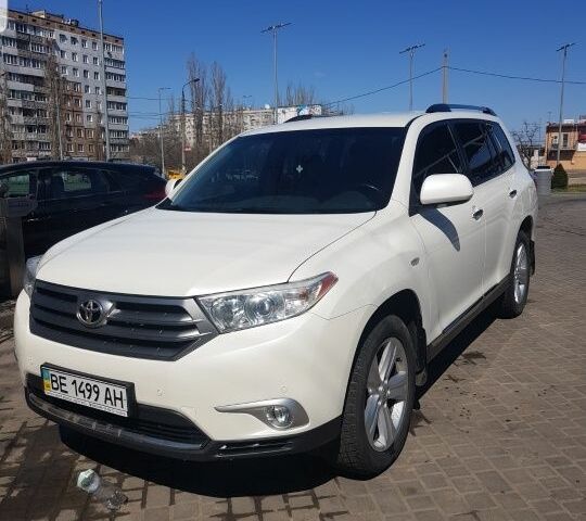Белый Тойота Хайлендер, объемом двигателя 3.5 л и пробегом 278 тыс. км за 18000 $, фото 1 на Automoto.ua