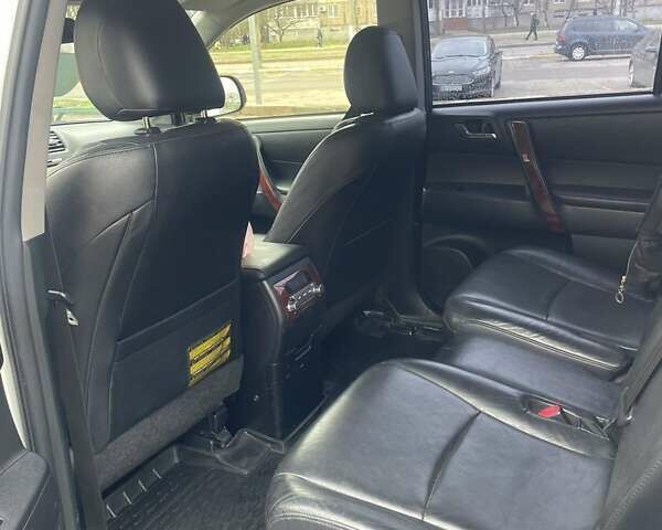 Белый Тойота Хайлендер, объемом двигателя 3.5 л и пробегом 280 тыс. км за 18000 $, фото 8 на Automoto.ua