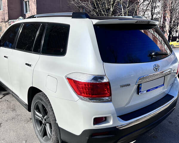 Белый Тойота Хайлендер, объемом двигателя 3.5 л и пробегом 168 тыс. км за 20500 $, фото 3 на Automoto.ua