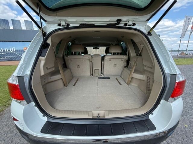 Белый Тойота Хайлендер, объемом двигателя 3.5 л и пробегом 95 тыс. км за 23500 $, фото 21 на Automoto.ua