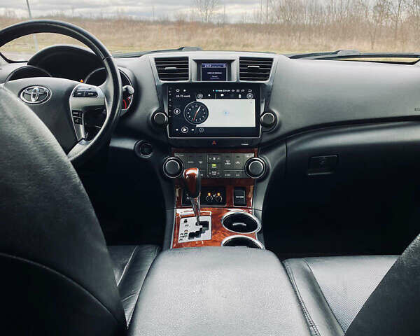 Тойота Хайлендер 2013 в Днепре (Днепропетровске) на Automoto.ua Белый Тойота Хайлендер, объемом двигателя 3.46 л и пробегом 170 тыс. км за 19000 $, фото 19 на Automoto.ua