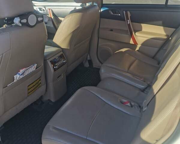 Білий Тойота Хайлендер, об'ємом двигуна 3.46 л та пробігом 204 тис. км за 18200 $, фото 8 на Automoto.ua