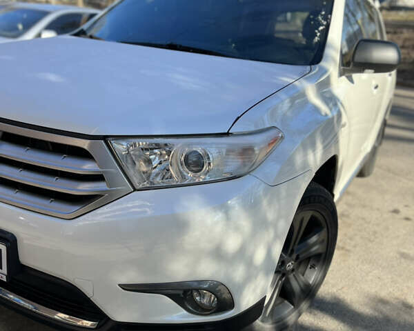 Белый Тойота Хайлендер, объемом двигателя 3.5 л и пробегом 168 тыс. км за 20500 $, фото 8 на Automoto.ua