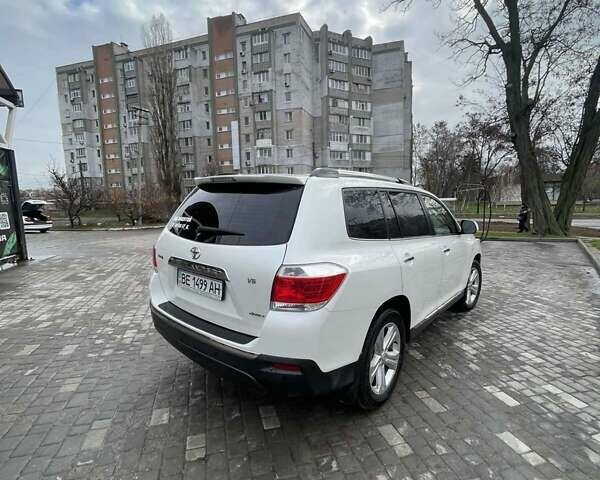 Белый Тойота Хайлендер, объемом двигателя 3.5 л и пробегом 280 тыс. км за 18000 $, фото 2 на Automoto.ua